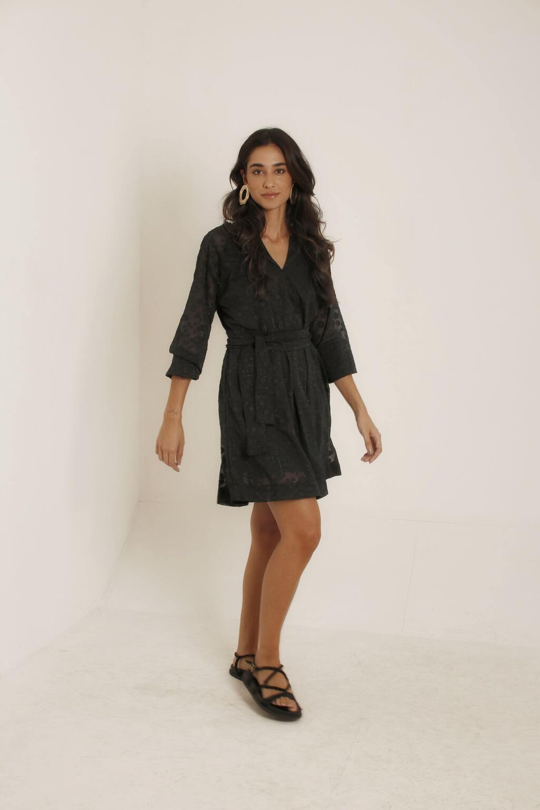 15259687048-1000105270-01-min-c39fcfa02baae0e7f516968910502361-1024-1024.jpeg Unicloset